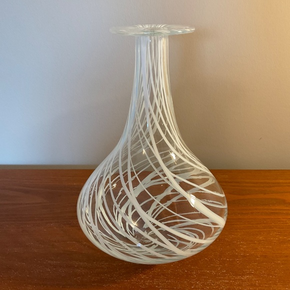 Art Glass Handblown Vase with White Swirl Pattern - Signed P. Stanley - Canada - Picture 3 of 15